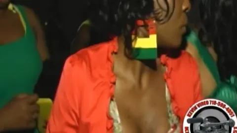 ⁣Angela Striker - Bob Marley Wear 2008